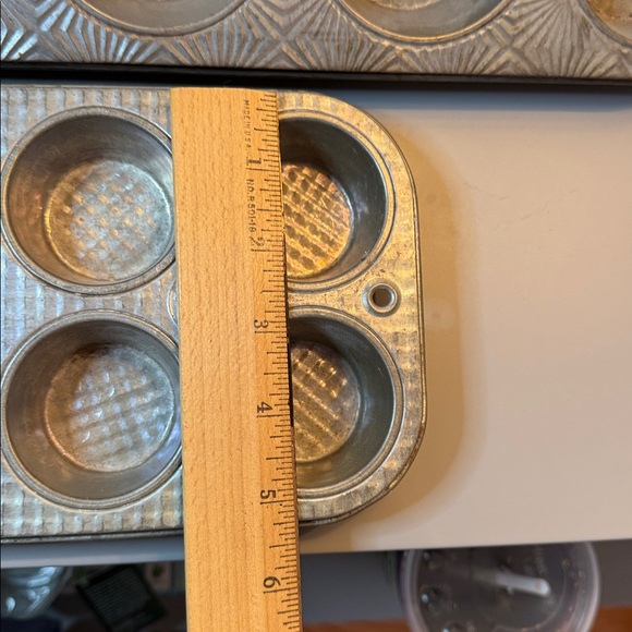 Set of Three Vintage Muffin Tins, (2) EKCO 13.5” x 7”, (1) OVENEX 10” x 5.25” - Picture 6 of 12